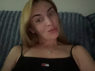 EmiliRed live cam