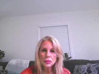 Hotblondemilf1962 live cam