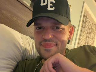 KinkyCT live cam