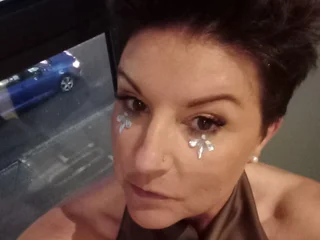 KinkyKhiaraxx