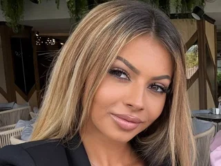 LaraAmosX