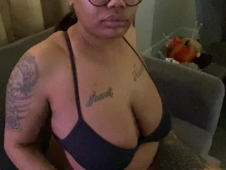 LovelyLips345