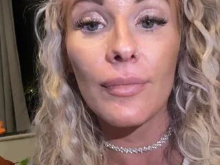 MissSquirtalot live