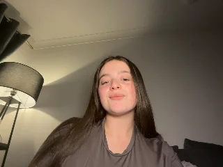 PetiteJulie live cam