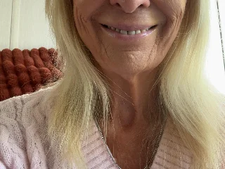 Secret_Cougar live cam, British, 70