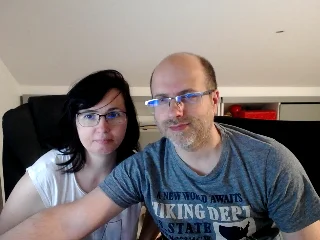 VikAndKarina live cam