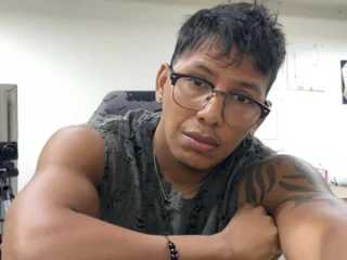 YaoiBoy024 live cam