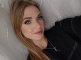 Alyonaqueenn is live now!
