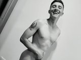AnddyFetiish is live now!