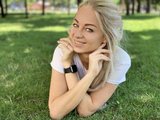 Elliette is live now!