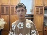 King_Axel is live now!