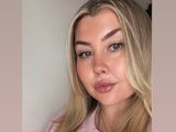 PeachyPollyUK is live now!