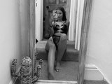 Tasty_Ari is live now!