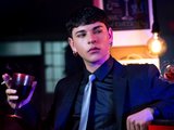 lukehowland is live now!