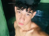 santiagotwink is live now!