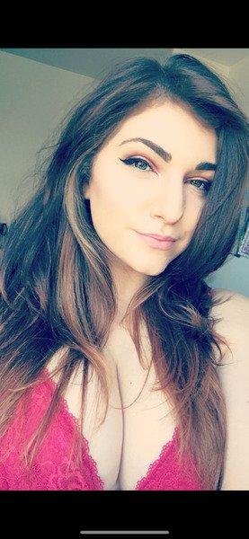 34HHGamerGirlHannah