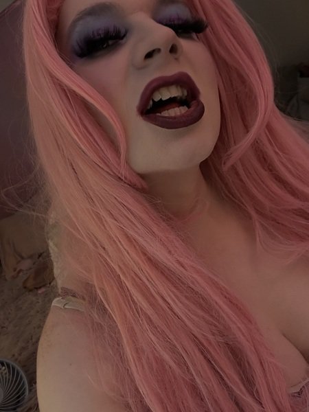 AdelinaFoxx