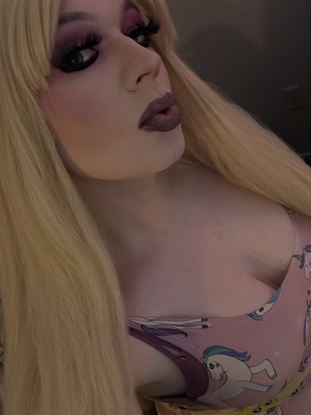 AdelinaFoxx