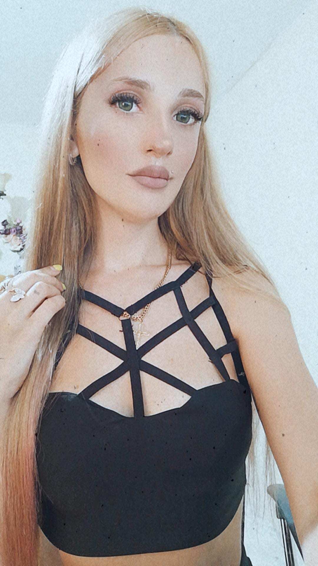 alienanna18 from Jerkmate