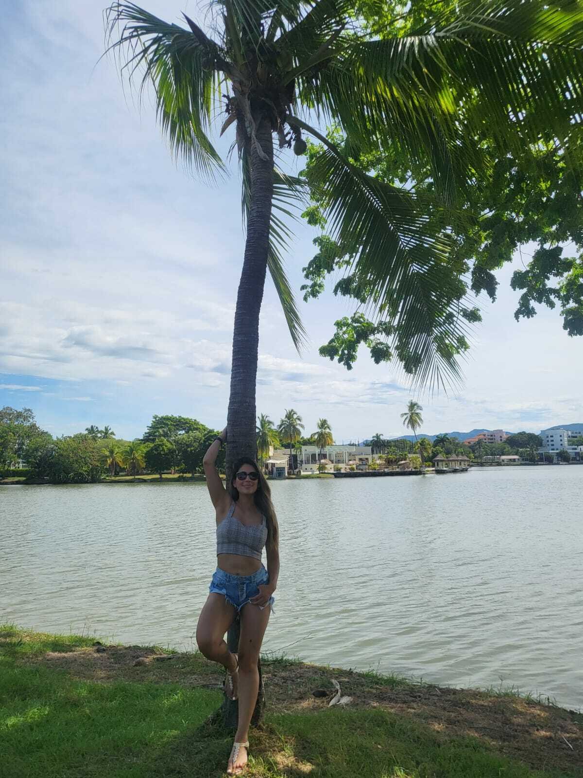 AnahiBrooke