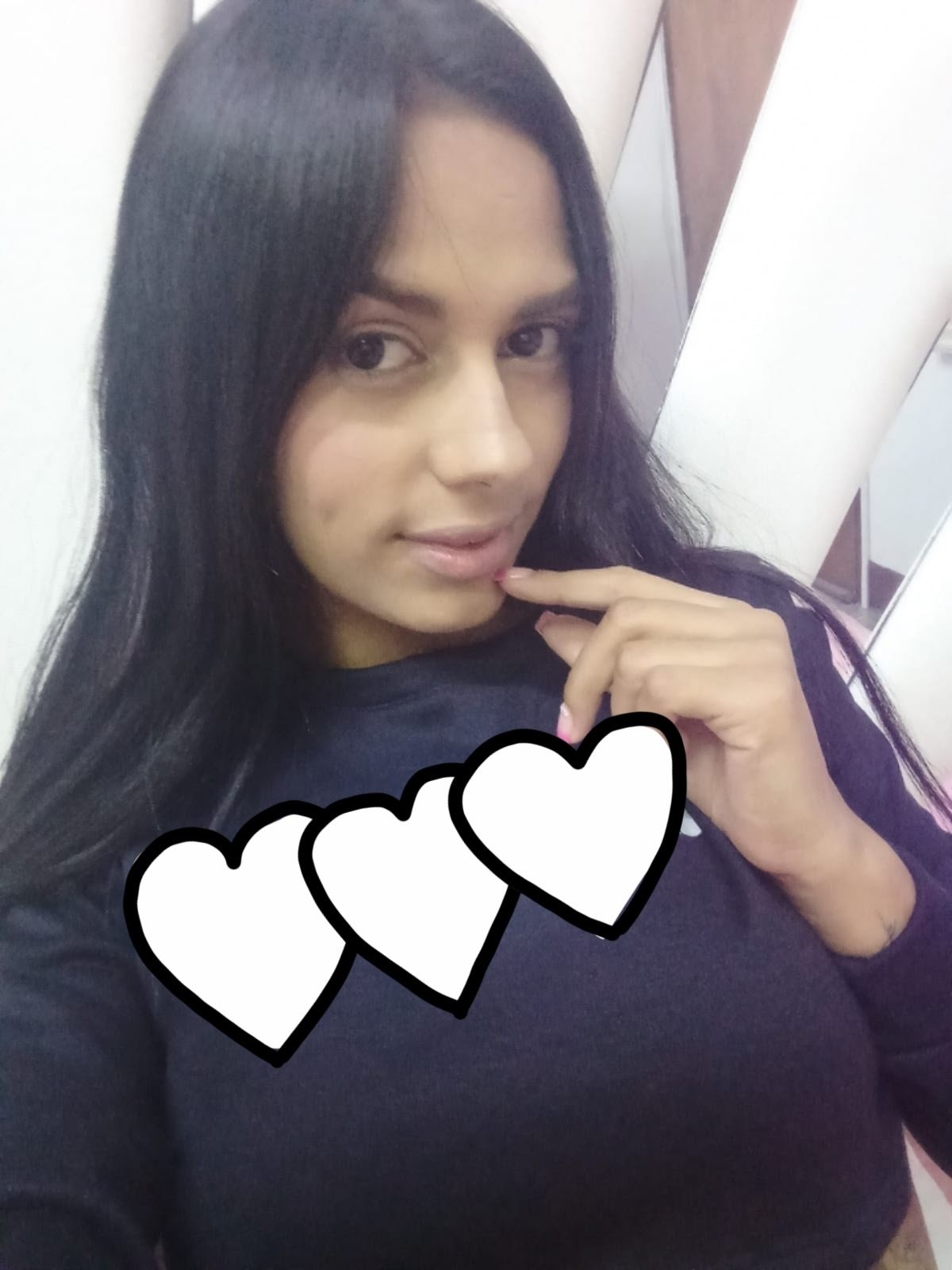 Anais_Hills