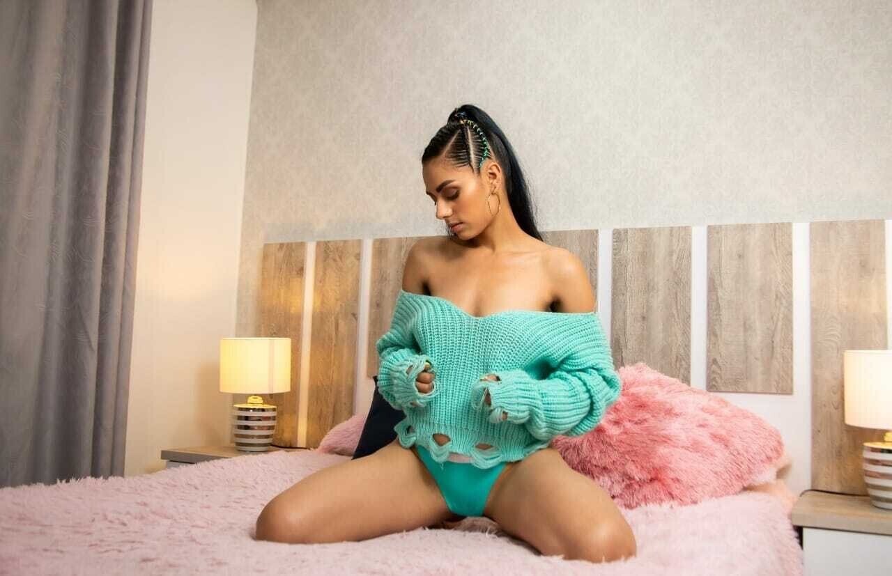 Anais_Hills