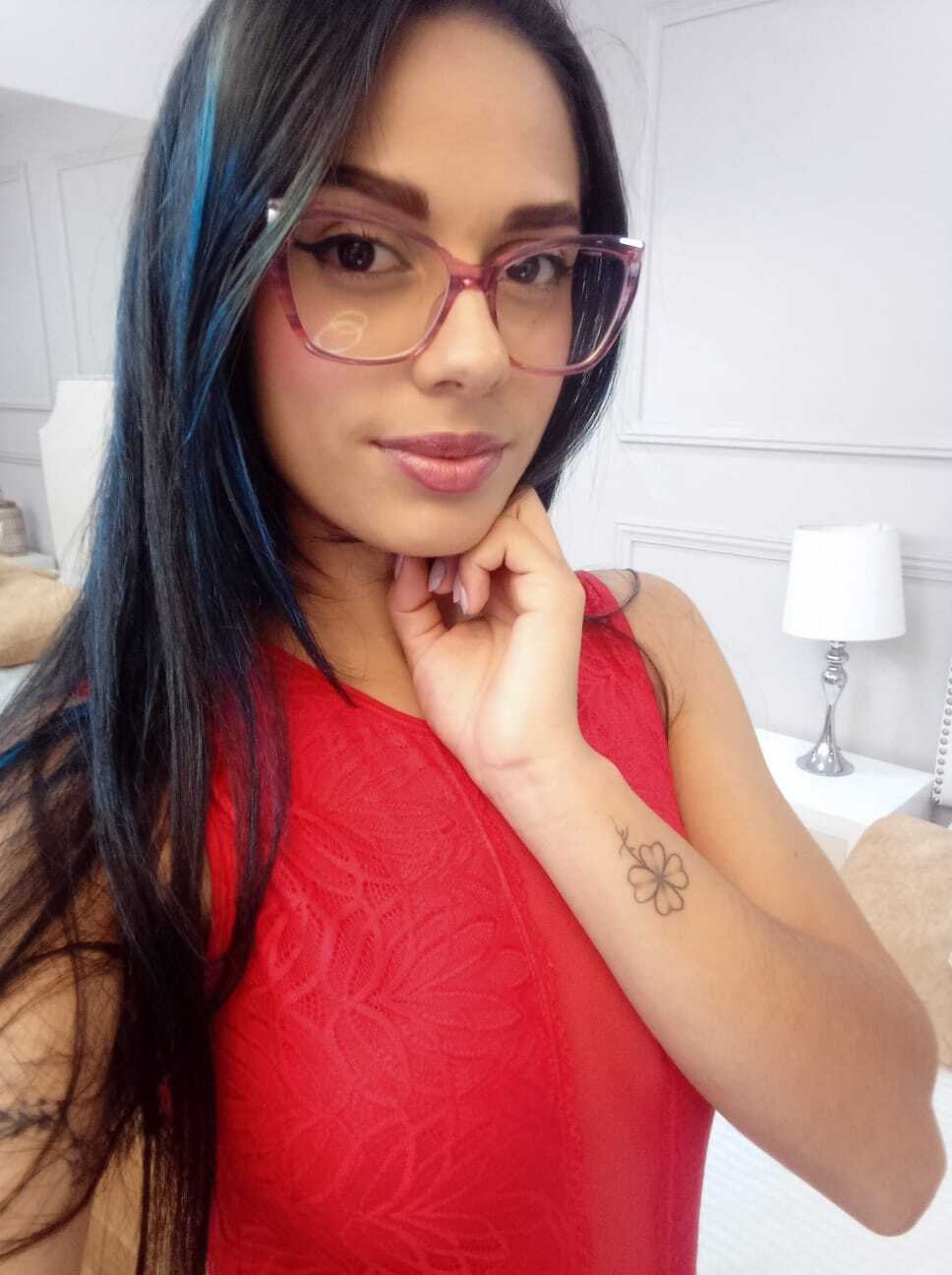 Anais_Hills