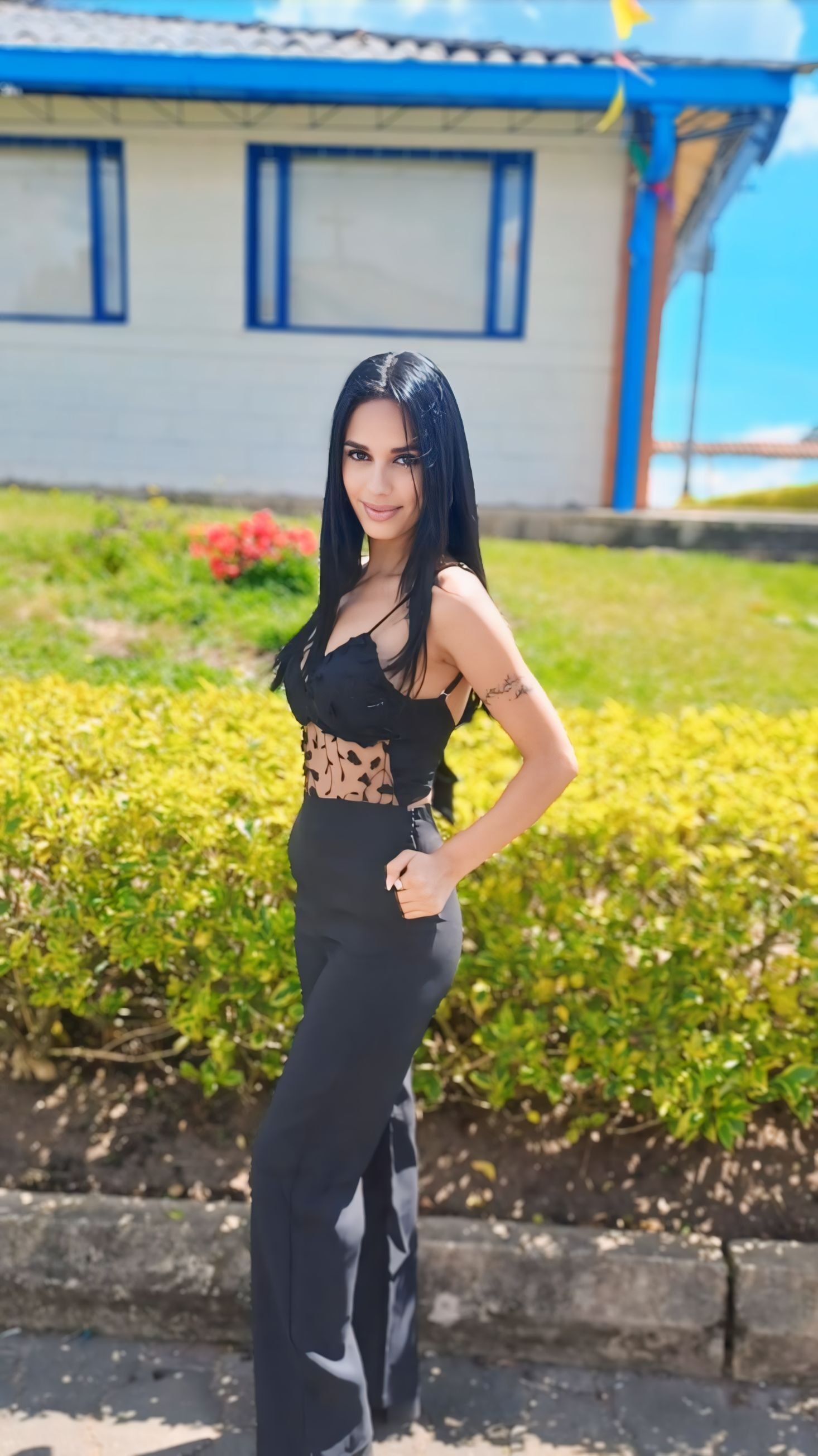 Anais_Hills