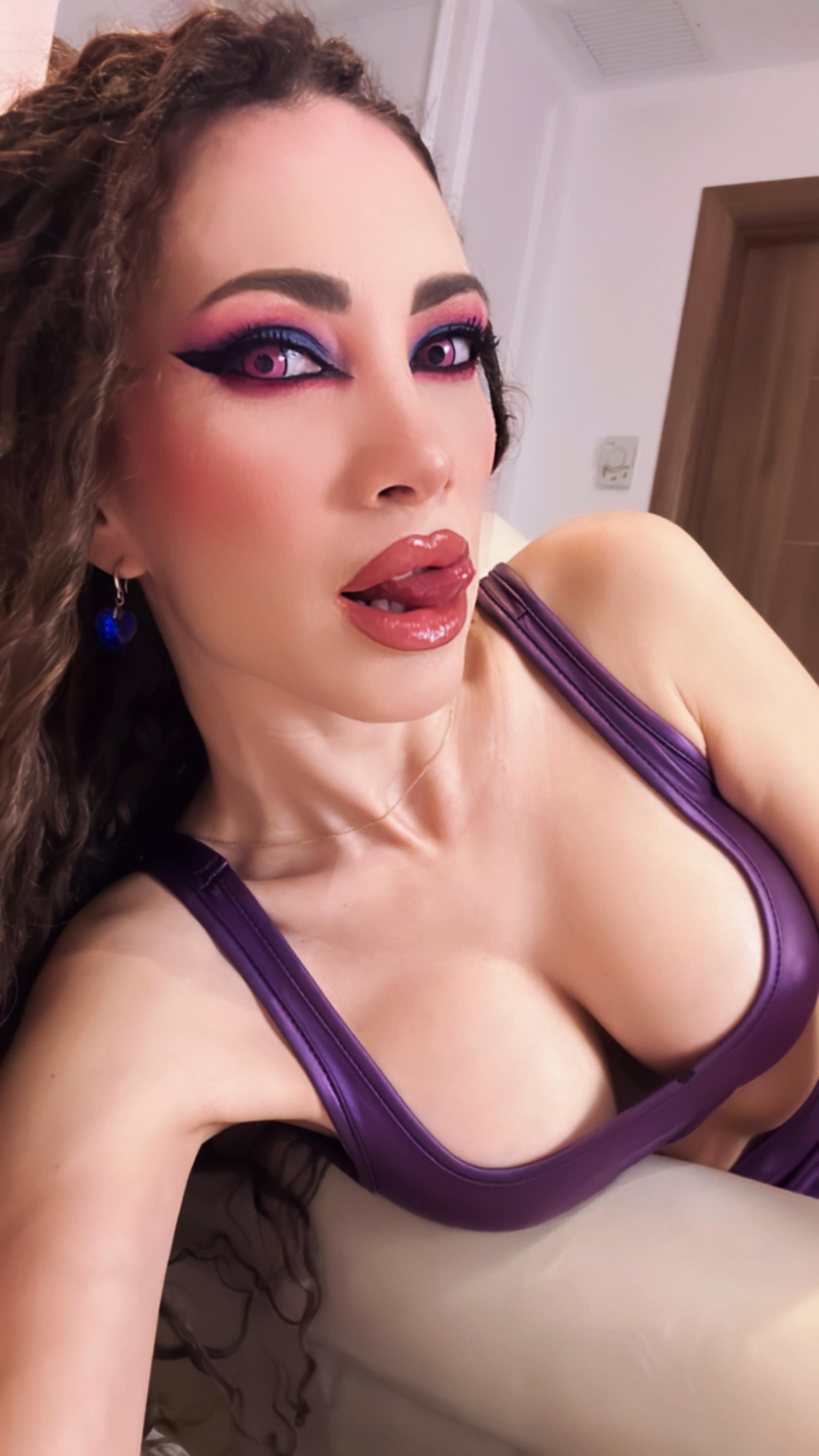 AngelaDevin