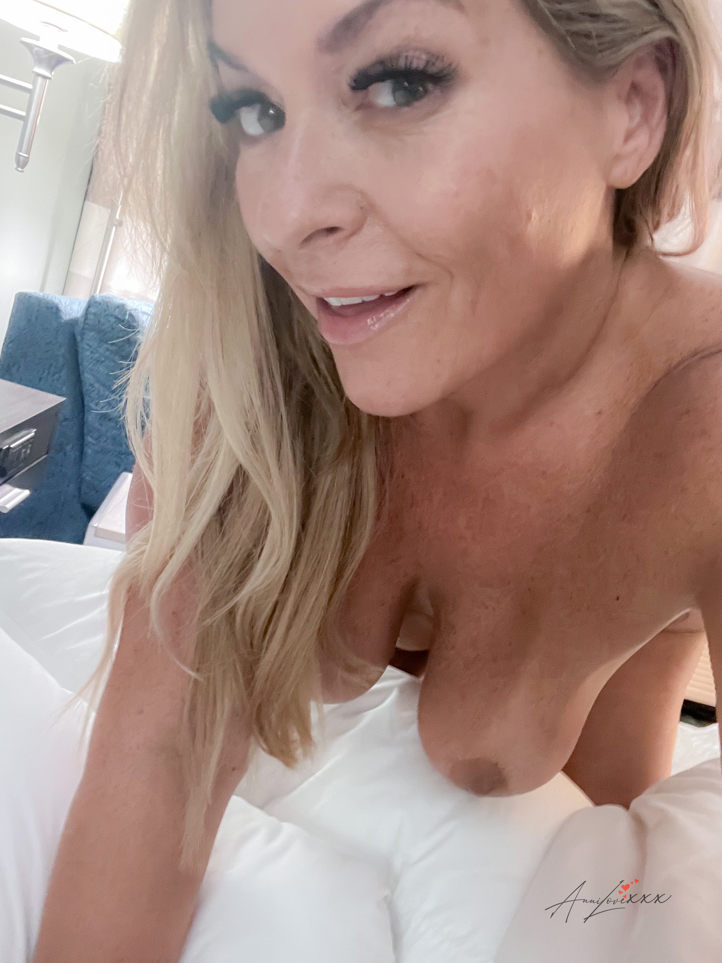 AnniLoveXXX