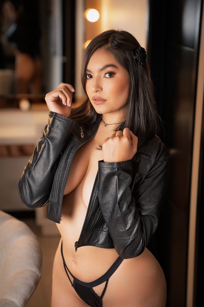 arianaruso from Jerkmate