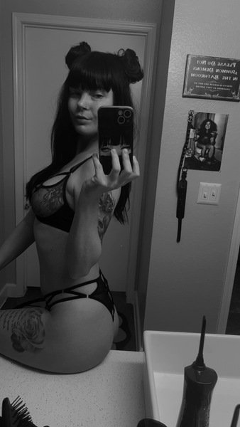 BettiePainXO