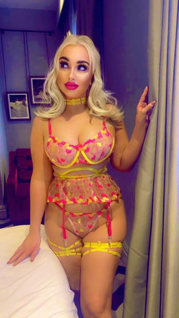 BlondieBarbieBabe