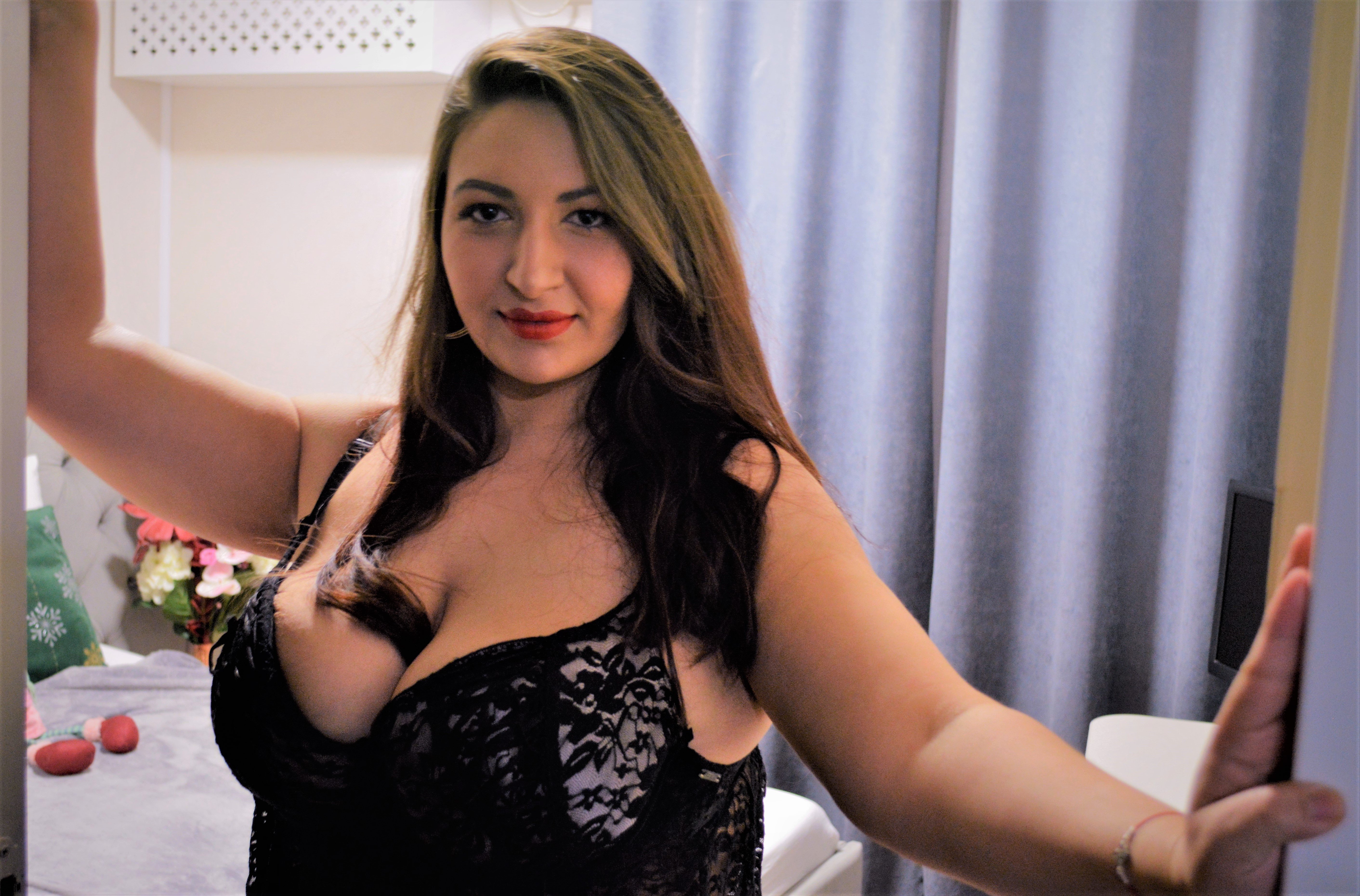 Busty_Eva