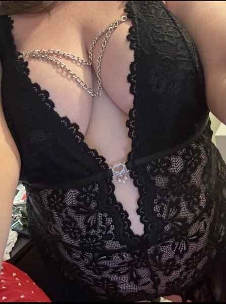 Busty_X_Bella