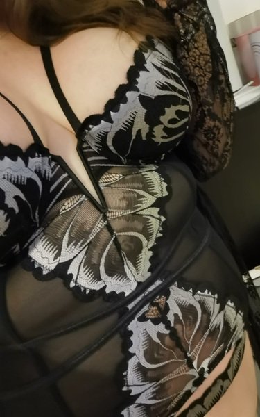 Busty_X_Bella