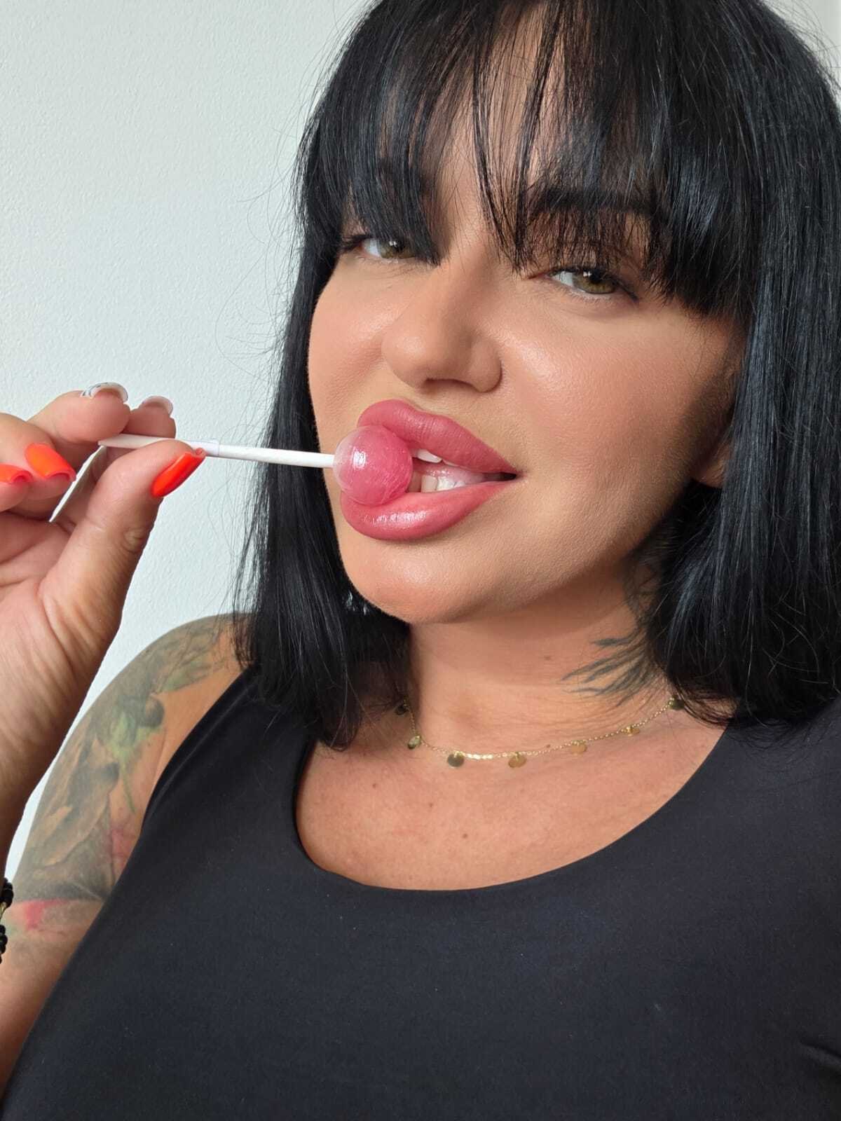 cariyna from Jerkmate