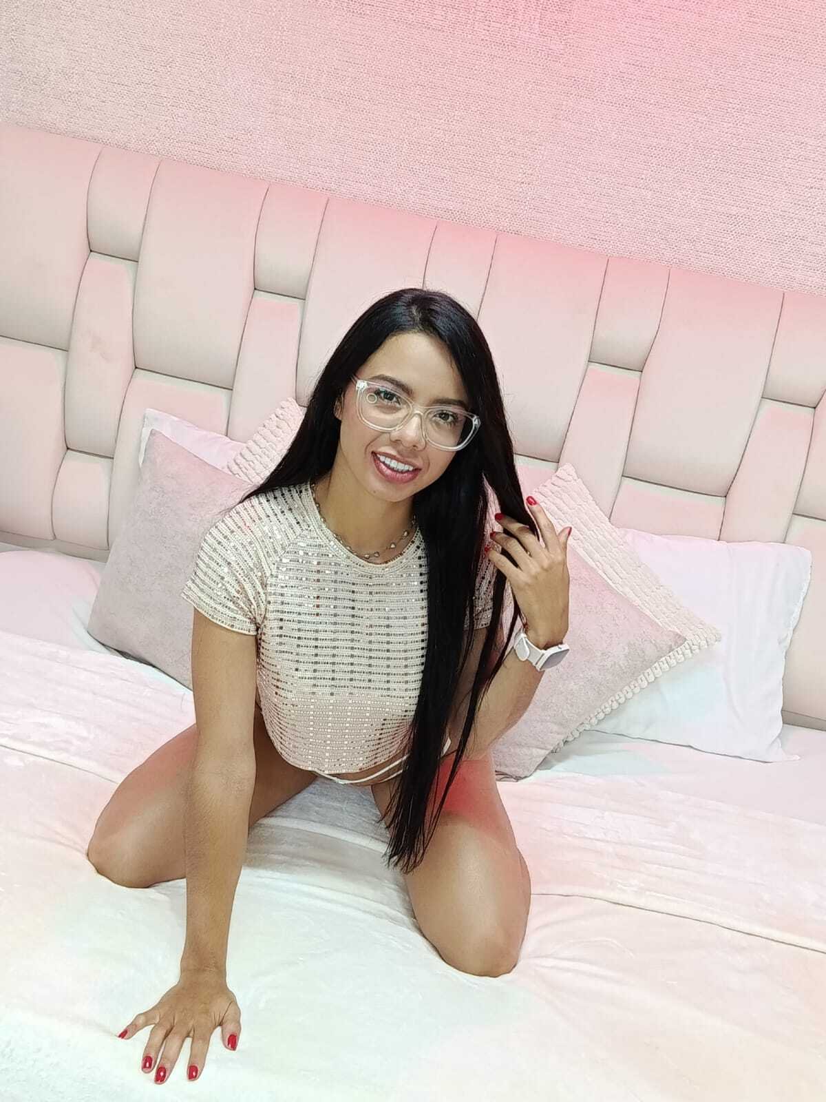 cuteemaddie from Jerkmate