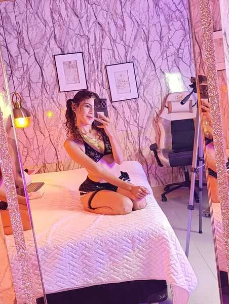EMILYY_ROSE