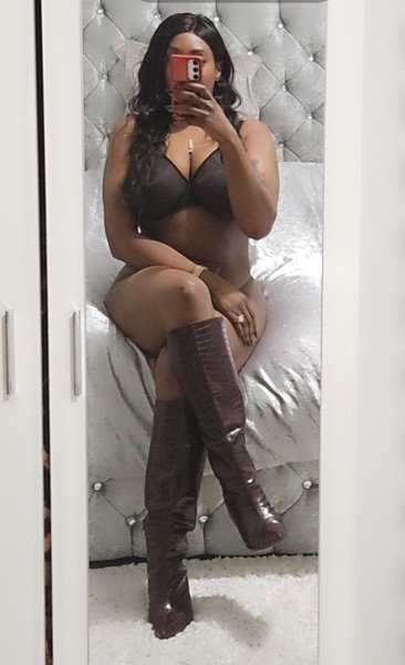 Ebony_Richards_x