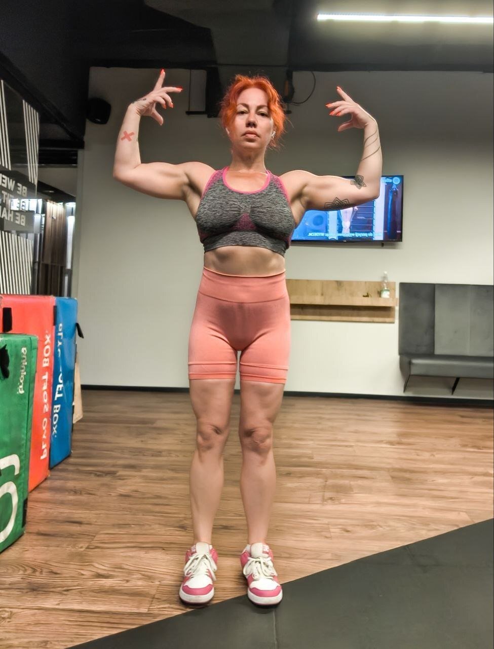 Ella_Kross