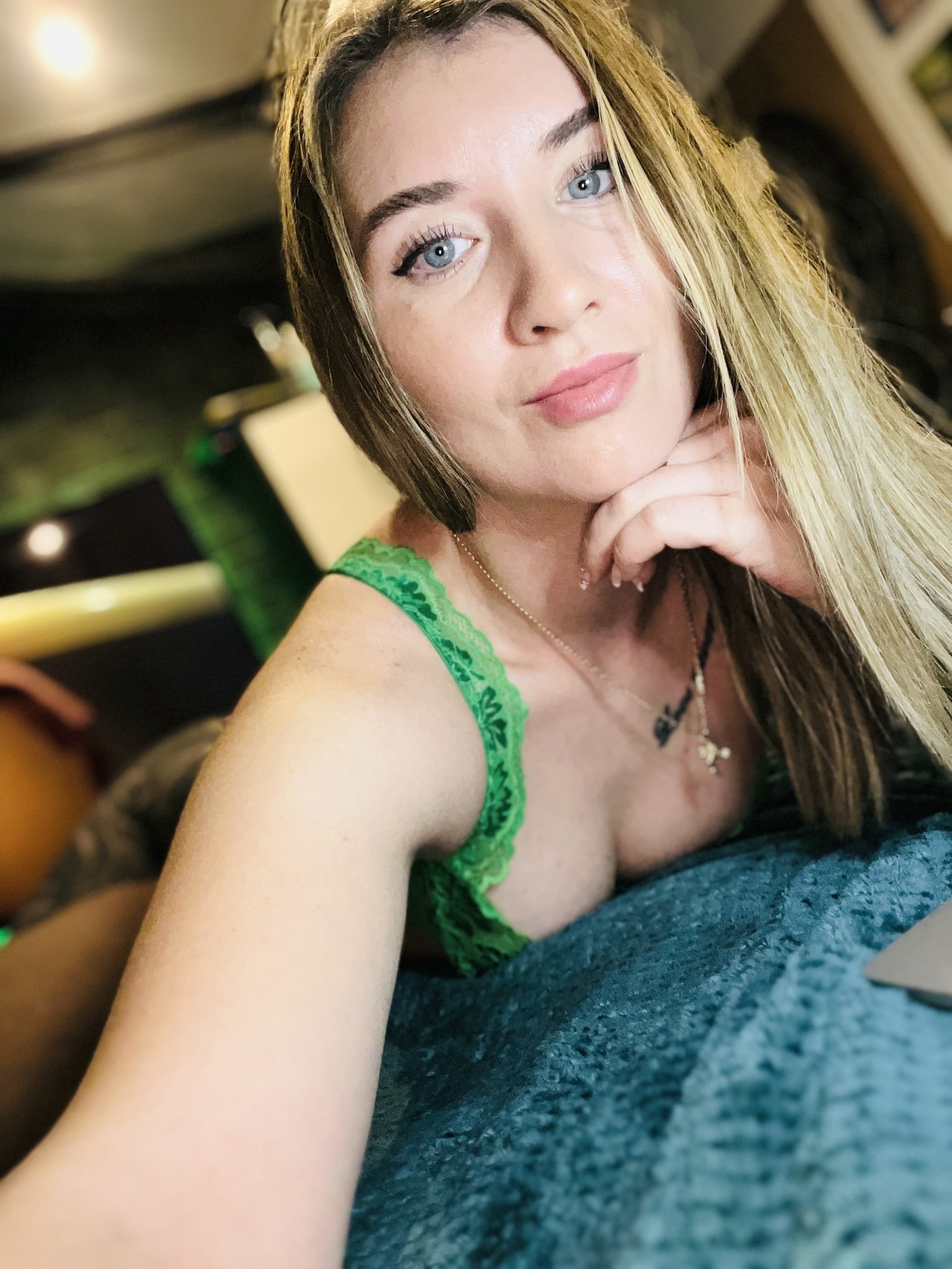 Elllyyy_xox