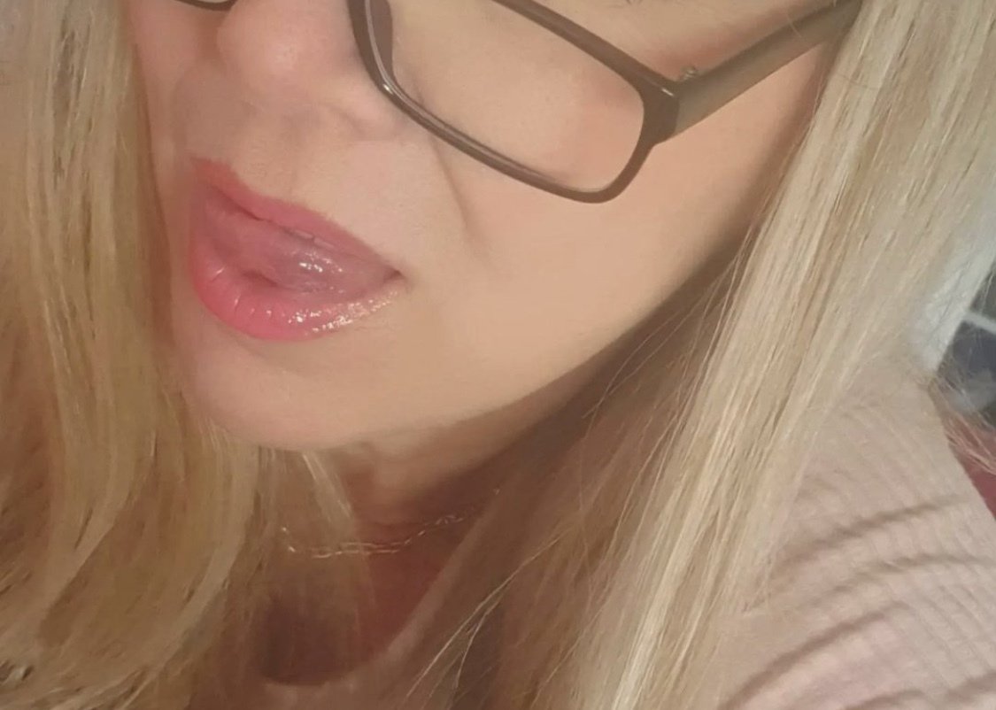 elly49 from Jerkmate