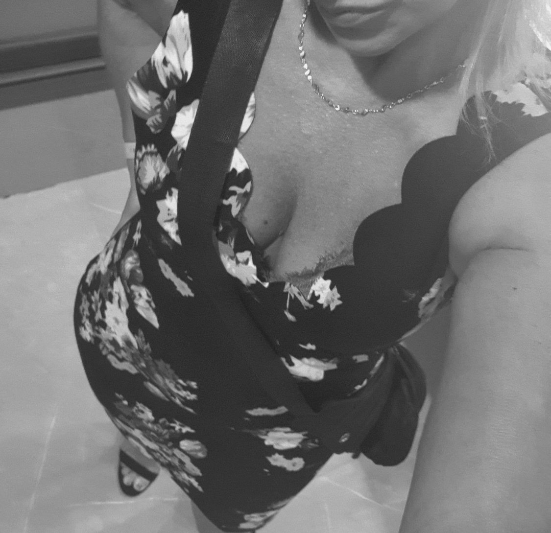Elly49