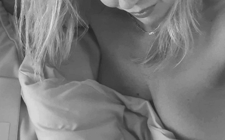 elly49 from Jerkmate