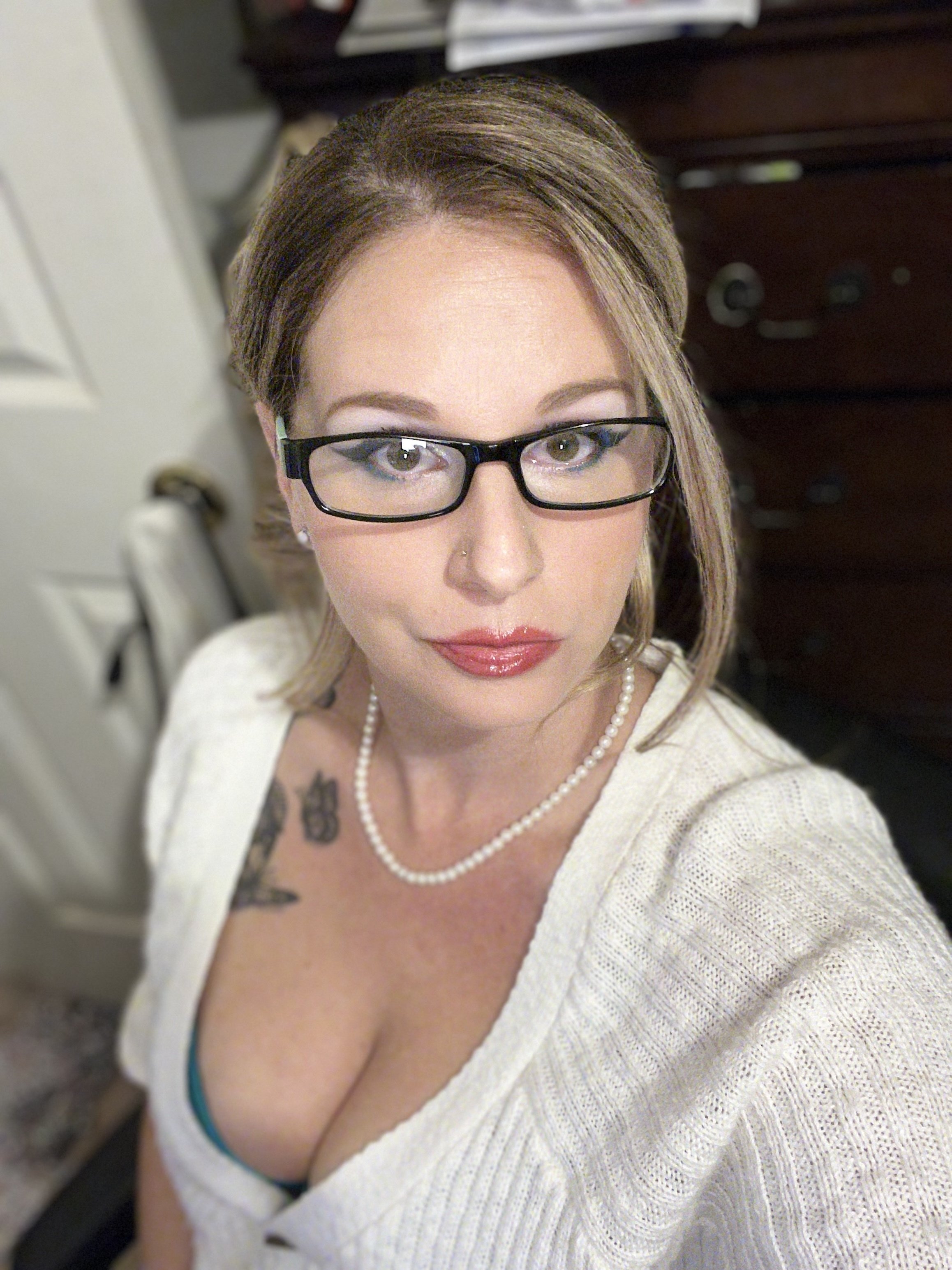 hottyhousewife18 from Jerkmate