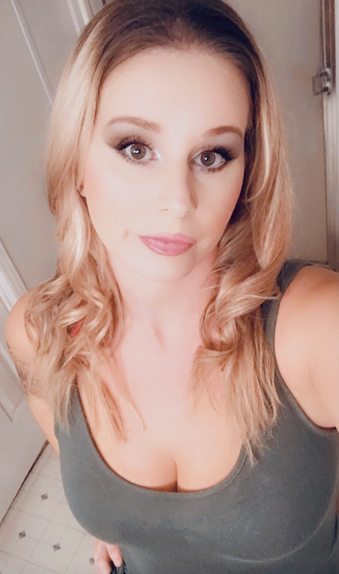 hottyhousewife18 from Jerkmate