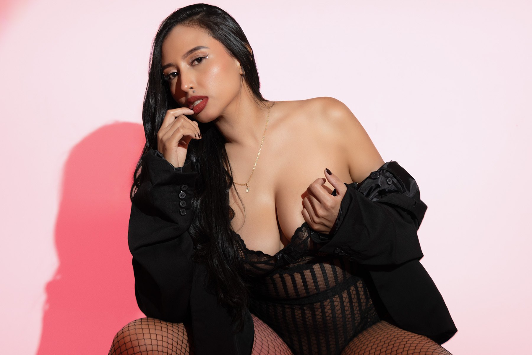 karinmoon from Jerkmate