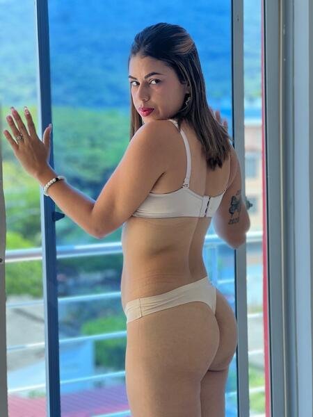 lau_petite from Jerkmate