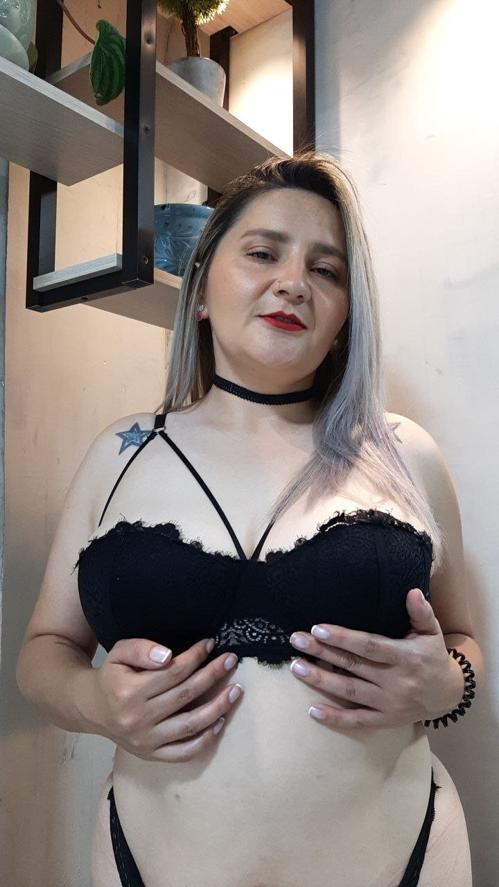 Lili_Evanss